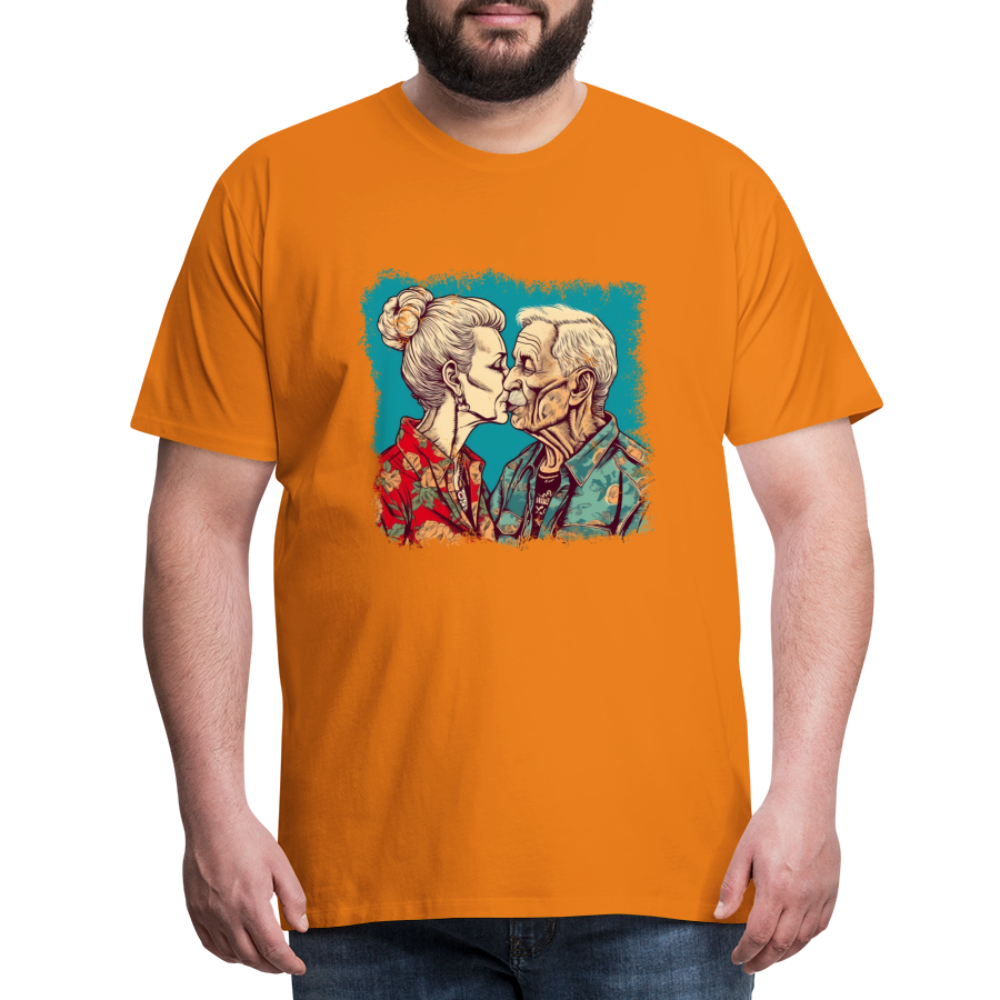 Küssendes Best Ager Pärchen mit Hawaiihemden - Männer T-Shirt - Orange