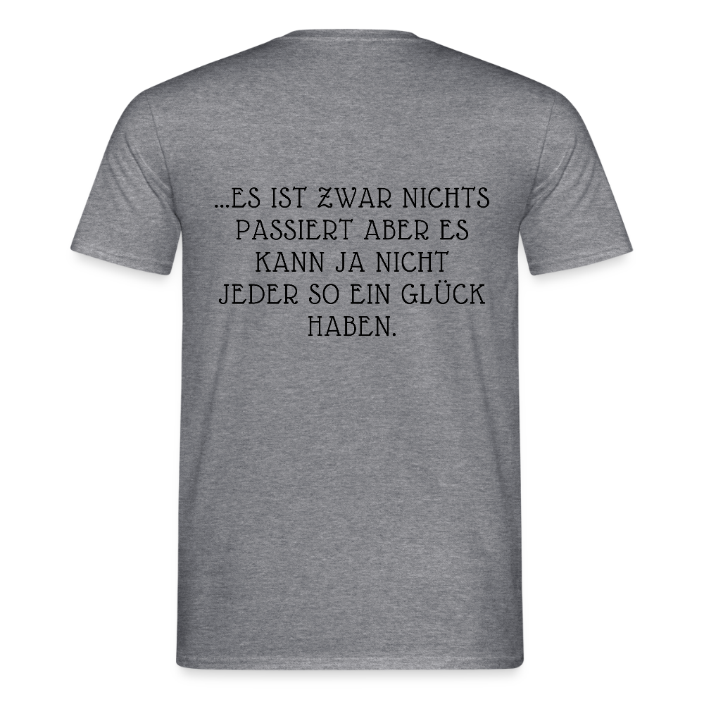 „Heute gedenken wir der Menschen…“ – mit Rückseite: „…es ist zwar nichts passiert“ - Männer Shirt - Graphit meliert