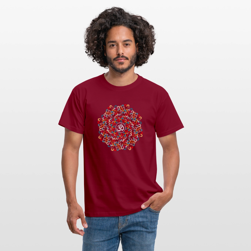 Yogi, Prana Mandala Om - Bunte Federn - Männer T-Shirt - Ziegelrot