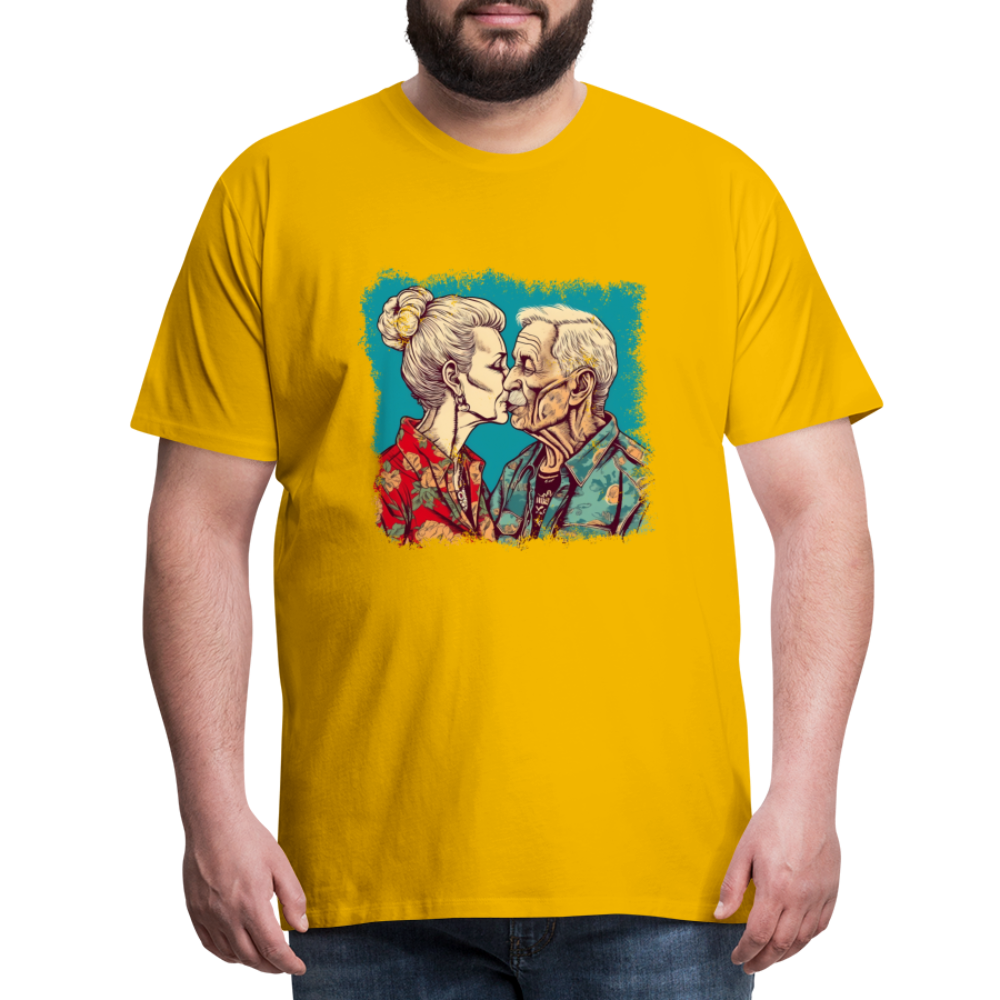 Küssendes Best Ager Pärchen mit Hawaiihemden - Männer T-Shirt - Sonnengelb