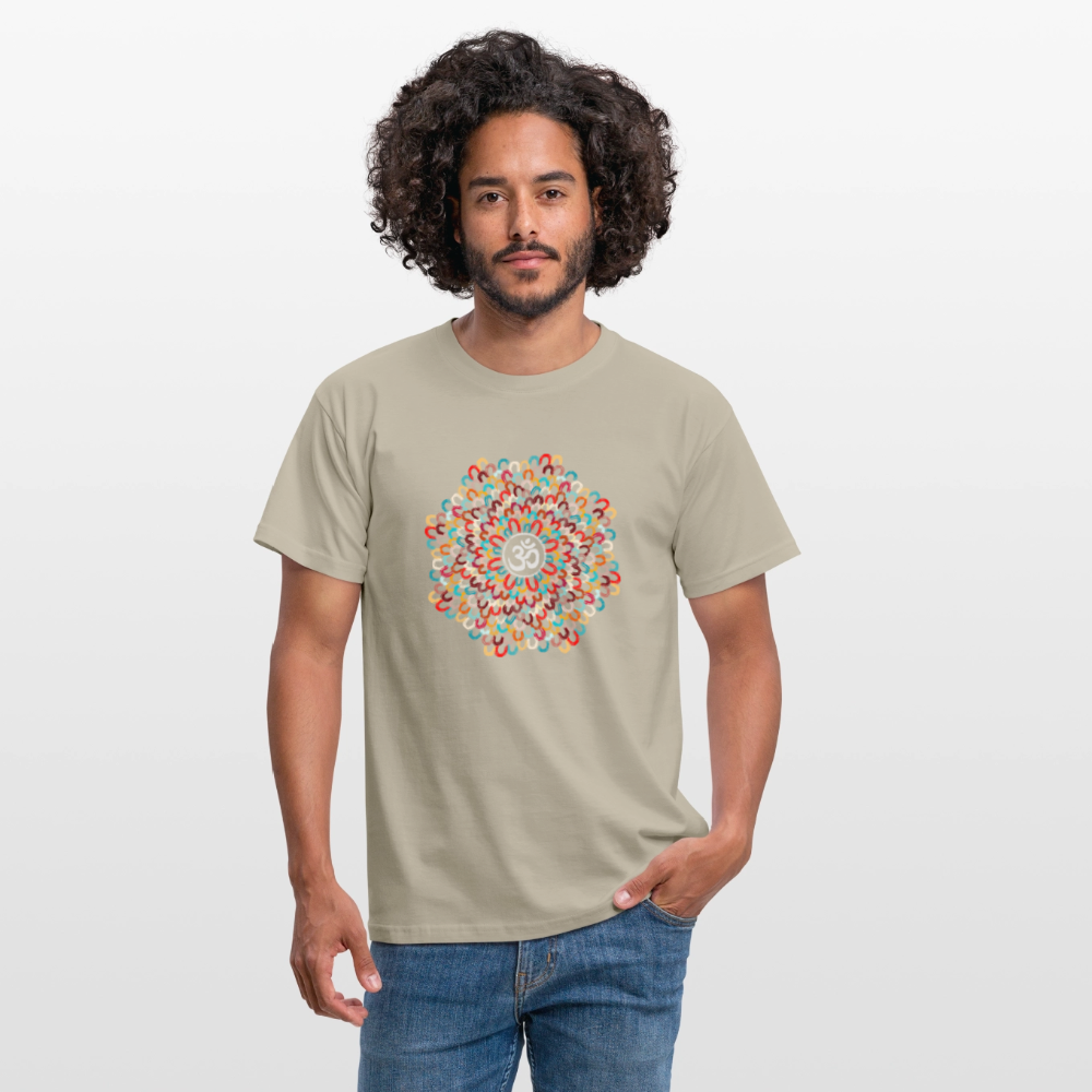 Yogi, Prana Mandala Om - Bunte Federn - Männer T-Shirt - Sandbeige