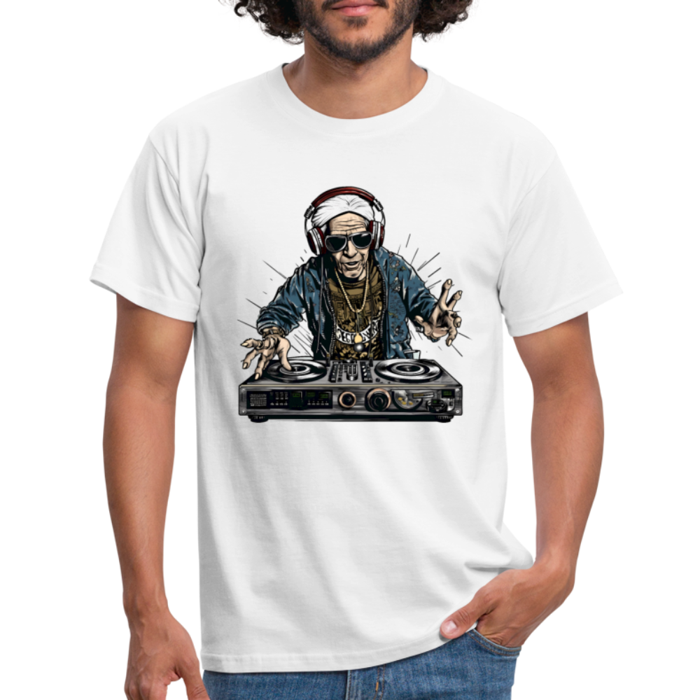 Cooler alter Mann als DJ Hipster mit Kopfhörern - Männer T-Shirt - Weiß