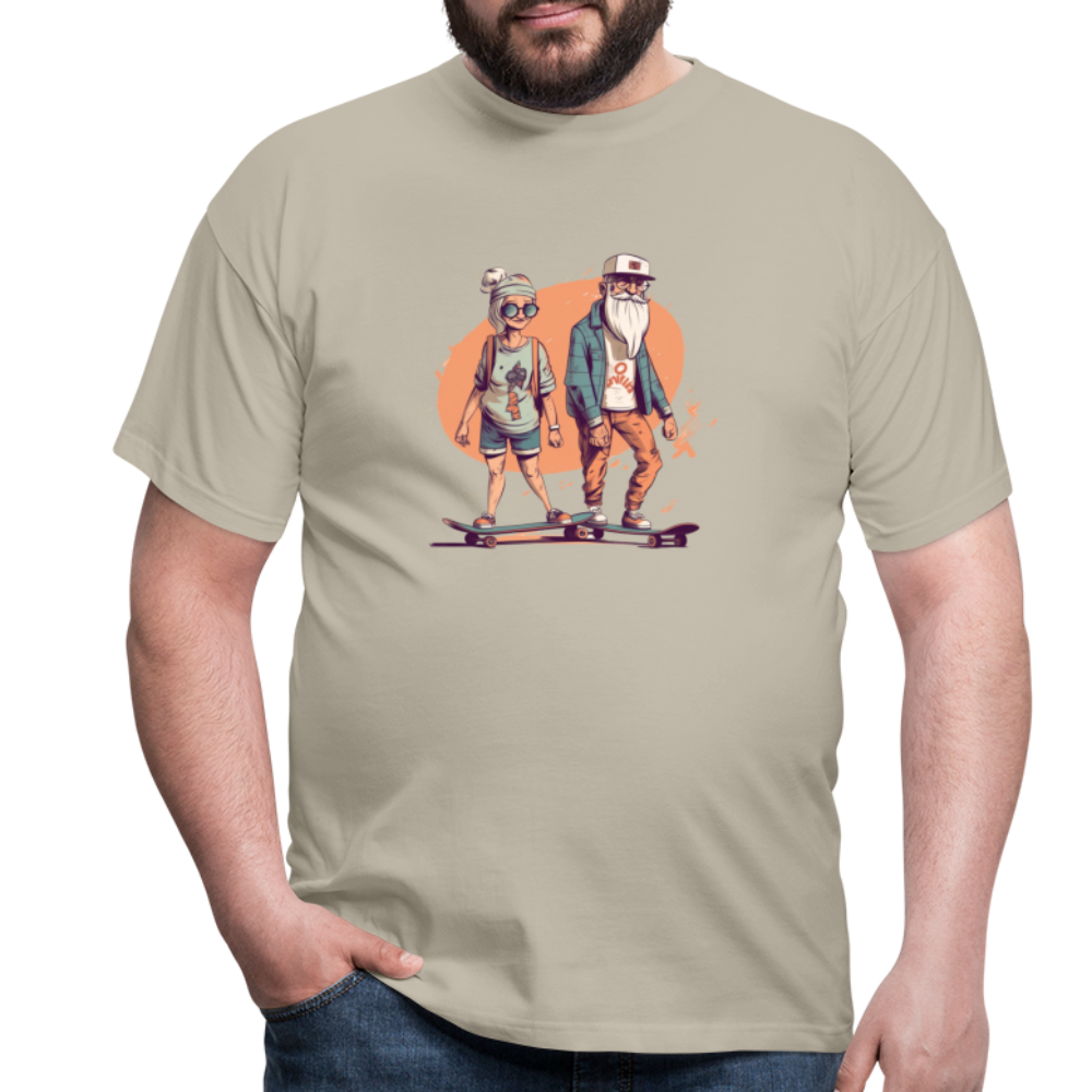 Cooles älteres Pärchen als Skater Hipster - Männer T-Shirt - Sandbeige