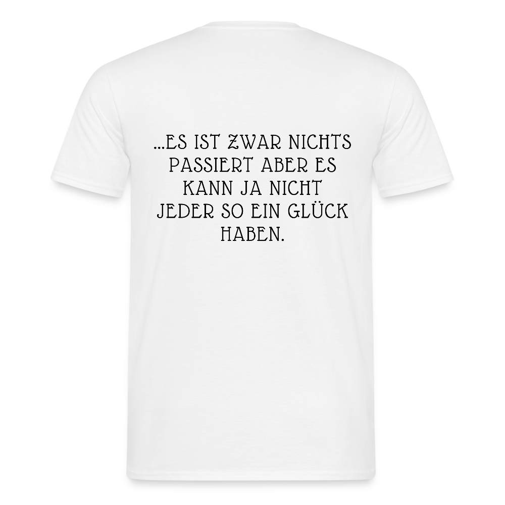 „Heute gedenken wir der Menschen…“ – mit Rückseite: „…es ist zwar nichts passiert“ - Männer Shirt - Weiß