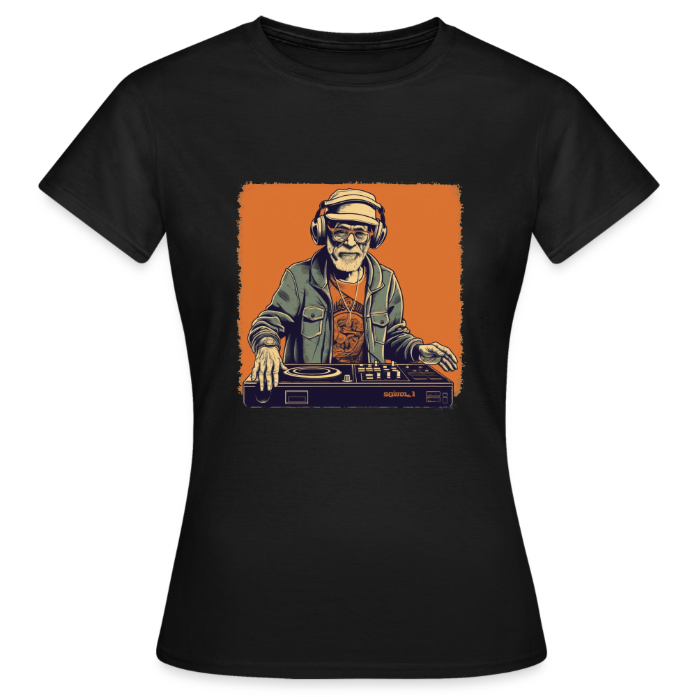 Cooler alter Mann als DJ mit Brille, Mütze und Kopfhörern - Frauen T-Shirt - Schwarz