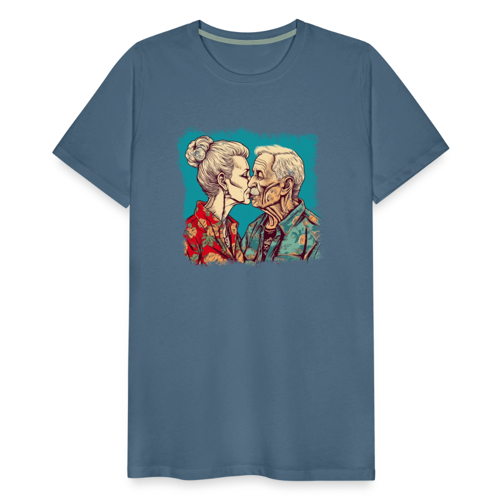 Küssendes Best Ager Pärchen mit Hawaiihemden - Männer T-Shirt - Blaugrau