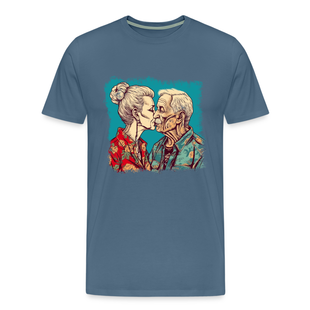 Küssendes Best Ager Pärchen mit Hawaiihemden - Männer T-Shirt - Blaugrau