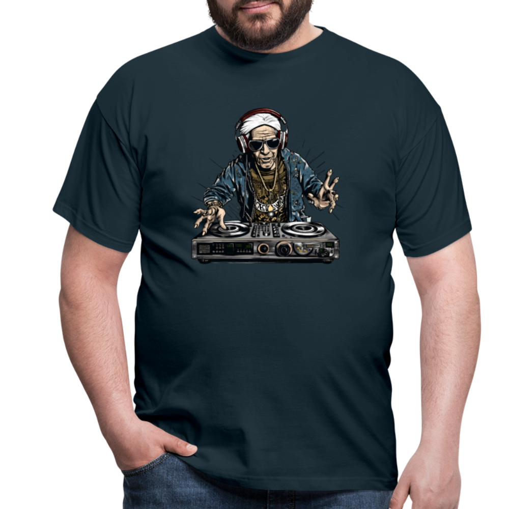 Cooler alter Mann als DJ Hipster mit Kopfhörern - Männer T-Shirt - Navy