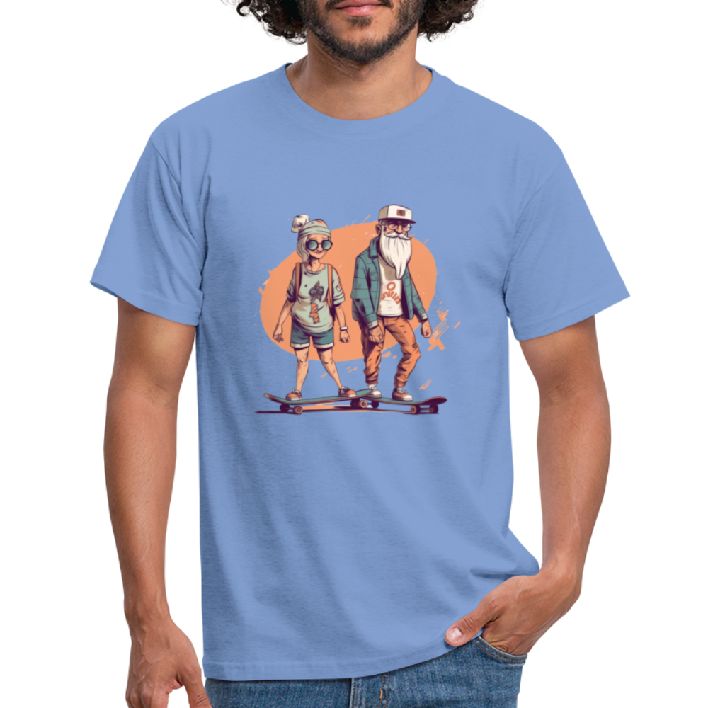 Cooles älteres Pärchen als Skater Hipster - Männer T-Shirt - carolina blue