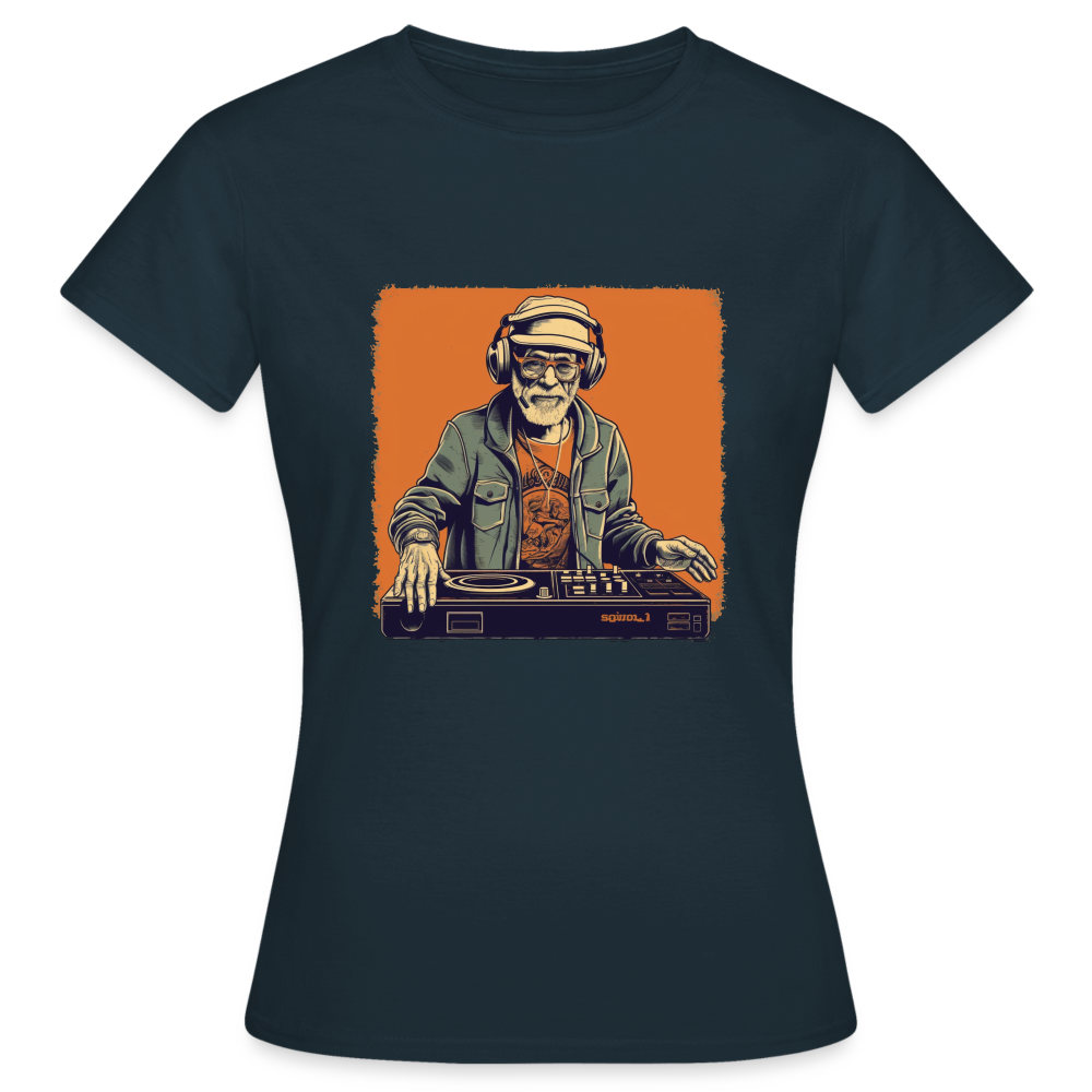 Cooler alter Mann als DJ mit Brille, Mütze und Kopfhörern - Frauen T-Shirt - Navy