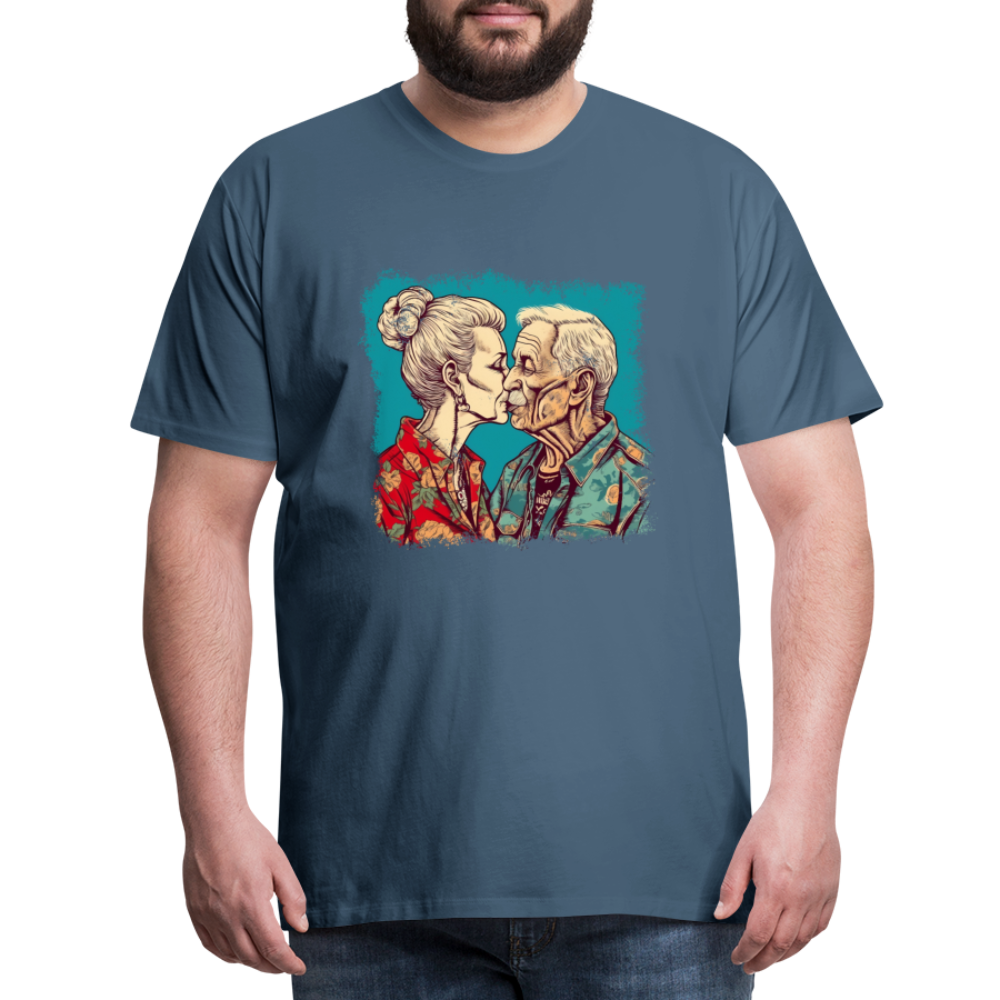 Küssendes Best Ager Pärchen mit Hawaiihemden - Männer T-Shirt - Blaugrau