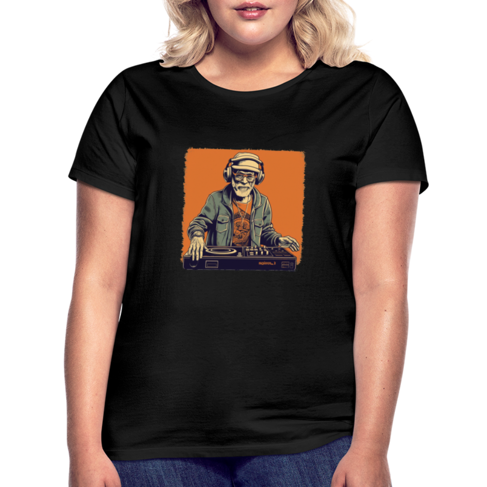 Cooler alter Mann als DJ mit Brille, Mütze und Kopfhörern - Frauen T-Shirt - Schwarz