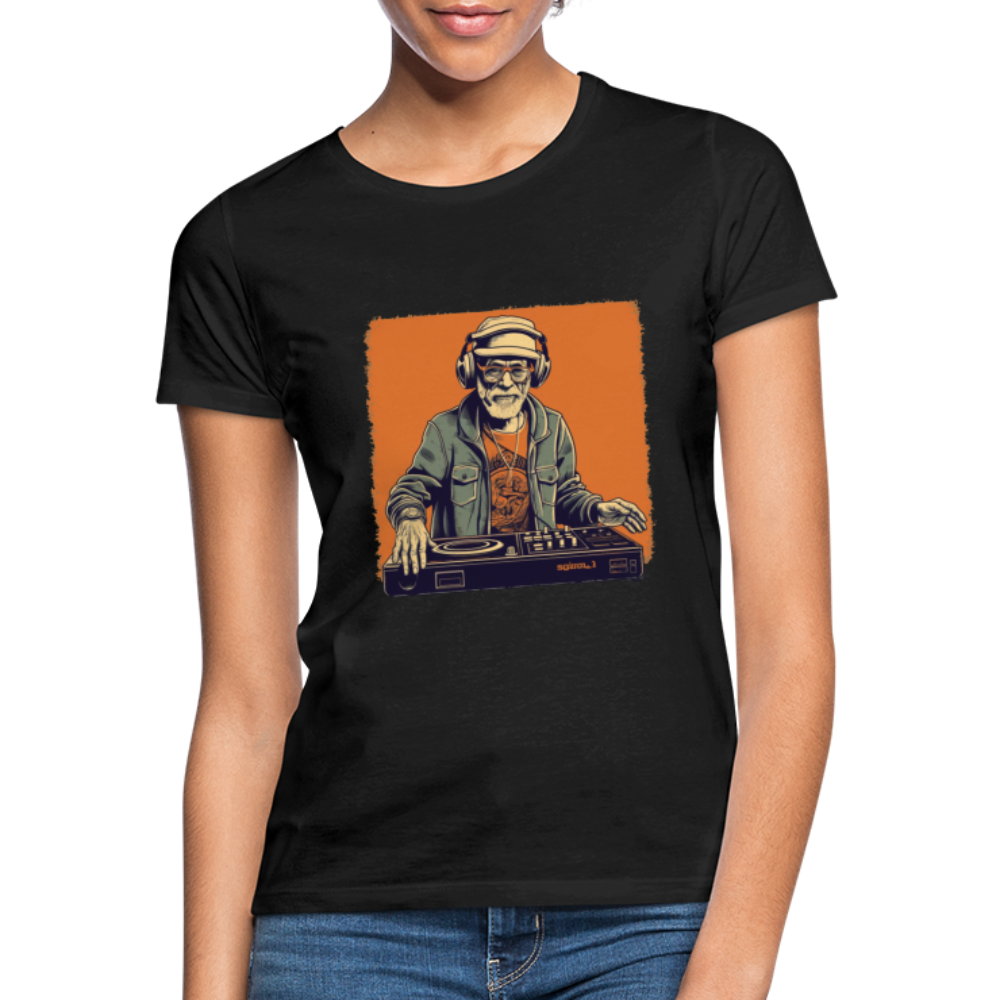 Cooler alter Mann als DJ mit Brille, Mütze und Kopfhörern - Frauen T-Shirt - Schwarz