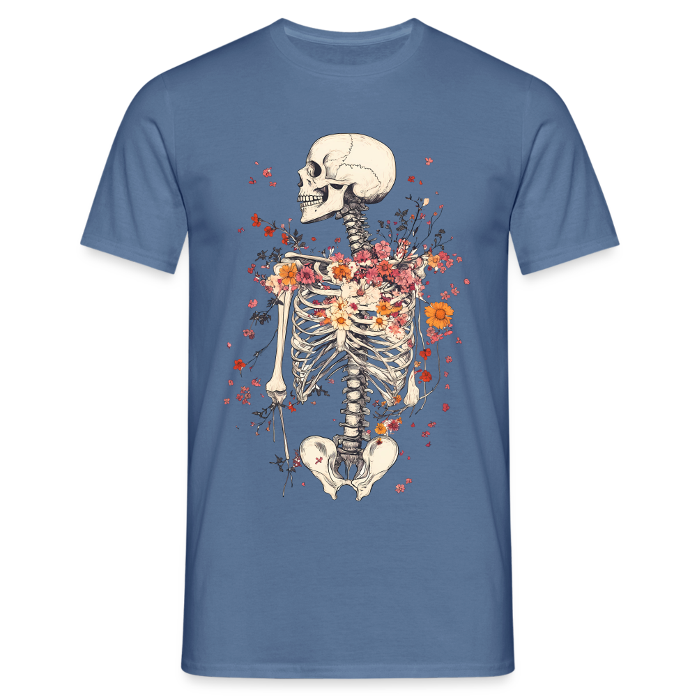 Skelett mit zarten Blumen im Boho Look - Männer T-Shirt - Taubenblau