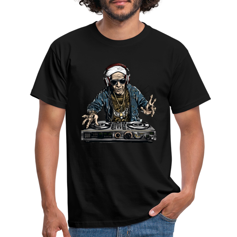 Cooler alter Mann als DJ Hipster mit Kopfhörern - Männer T-Shirt - Schwarz