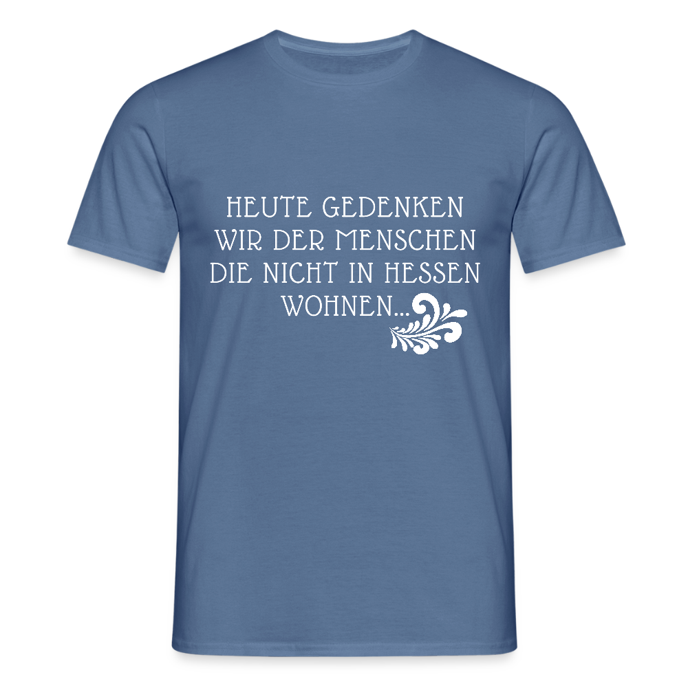 „Heute gedenken wir der Menschen…“ – mit Rückseite: „…es ist zwar nichts passiert“ - Männer Shirt - Taubenblau