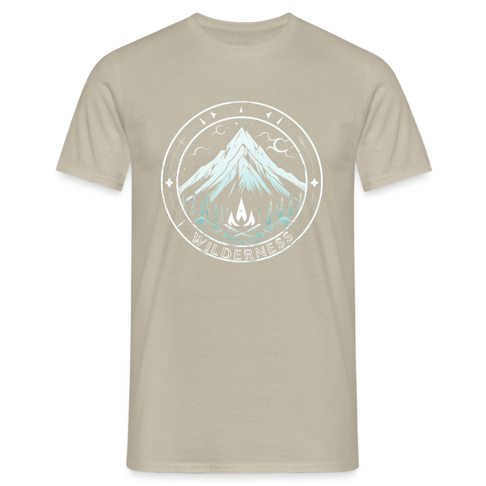 Cooles Wanderer Motiv mit Lagerfeuer - Männer T-Shirt - Sandbeige
