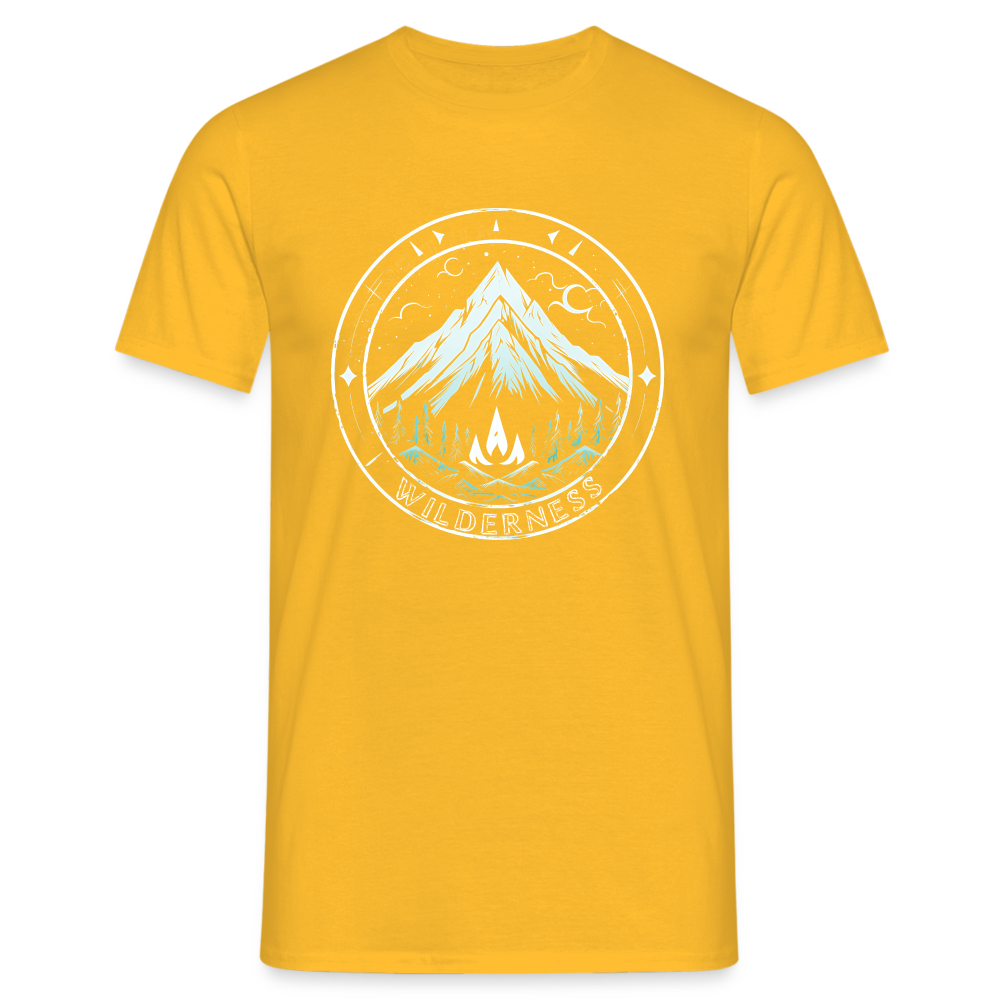 Cooles Wanderer Motiv mit Lagerfeuer - Männer T-Shirt - Gelb