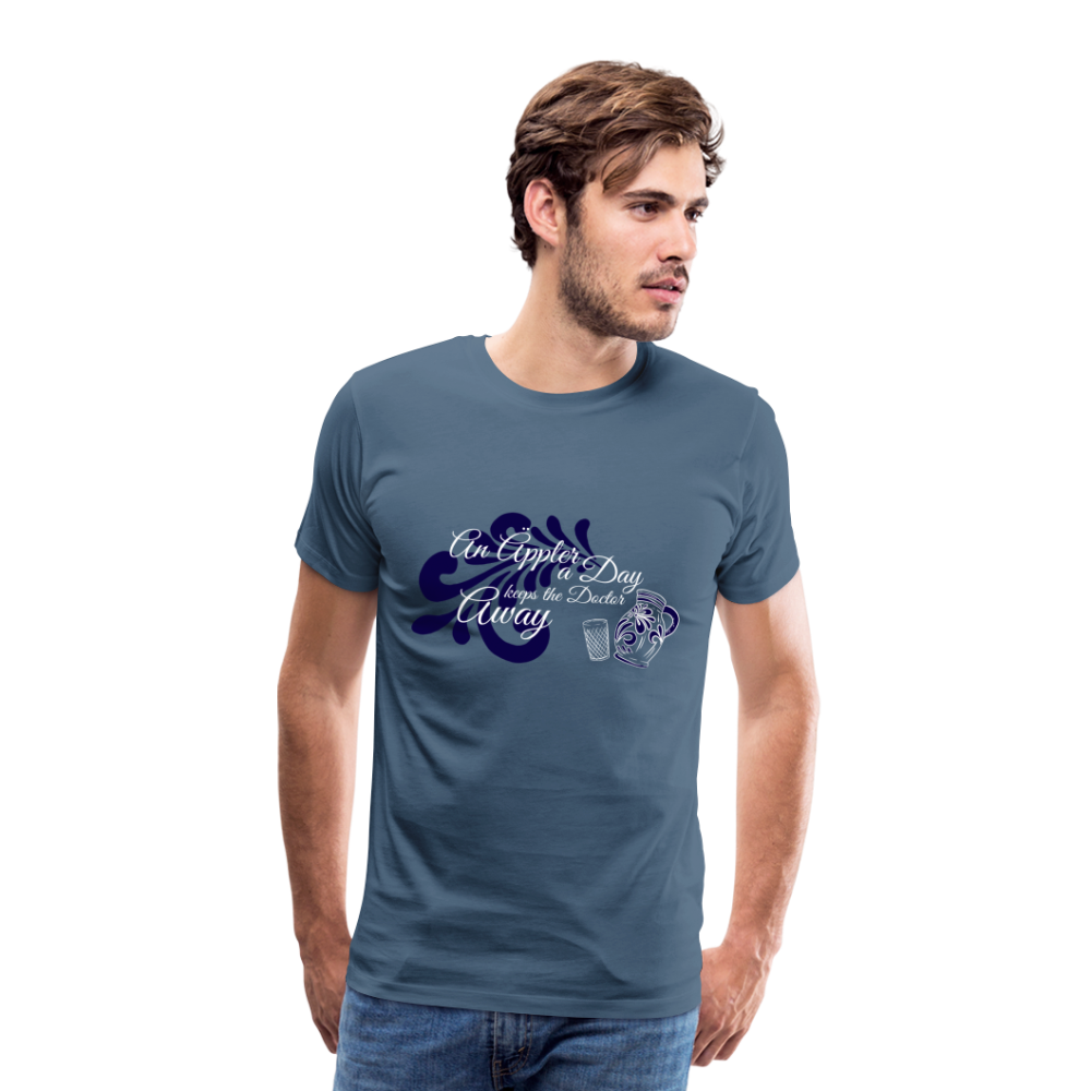 An Äppler a Day, keeps the Doctor away - Hessisch Mundart - Männer Premium T-Shirt - Blaugrau