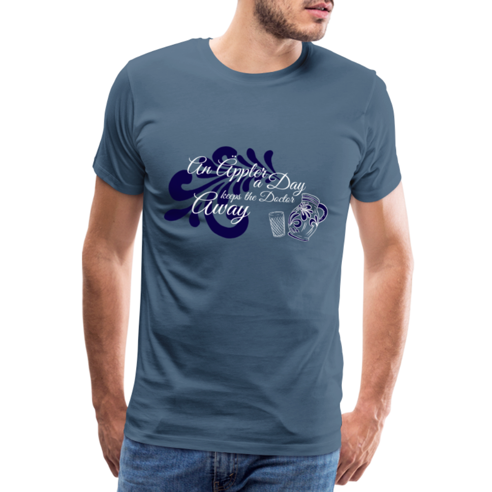 An Äppler a Day, keeps the Doctor away - Hessisch Mundart - Männer Premium T-Shirt - Blaugrau