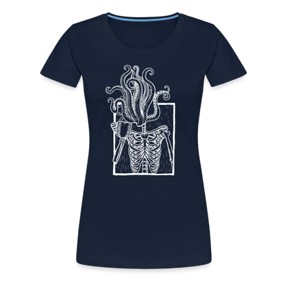 Kaffee trinkendes Skelett mit Tentakel Kopf - Frauen Premium T-Shirt - by Artful Alchemist