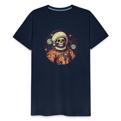 Gruseliges Skelett als Astronaut - Männer Premium T-Shirt - by Artful Alchemist