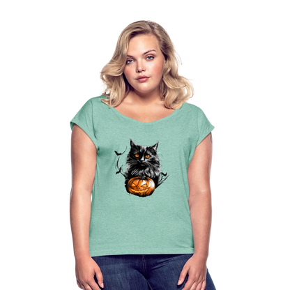 Schwarze Katze mit Halloween Kürbis - Frauen T-Shirt mit gerollten Ärmeln - by Artful Alchemist