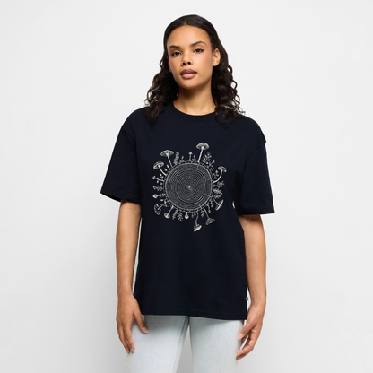 Baumringe & Pilze - Unisex Premium Oversized Bio T-Shirt - by Artful Alchemist
