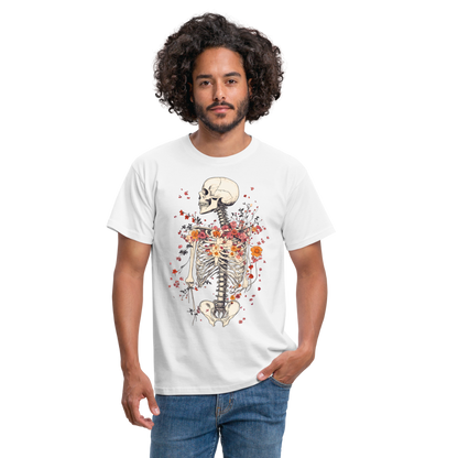 Skelett mit zarten Blumen im Boho Look - Männer T-Shirt - by Artful Alchemist