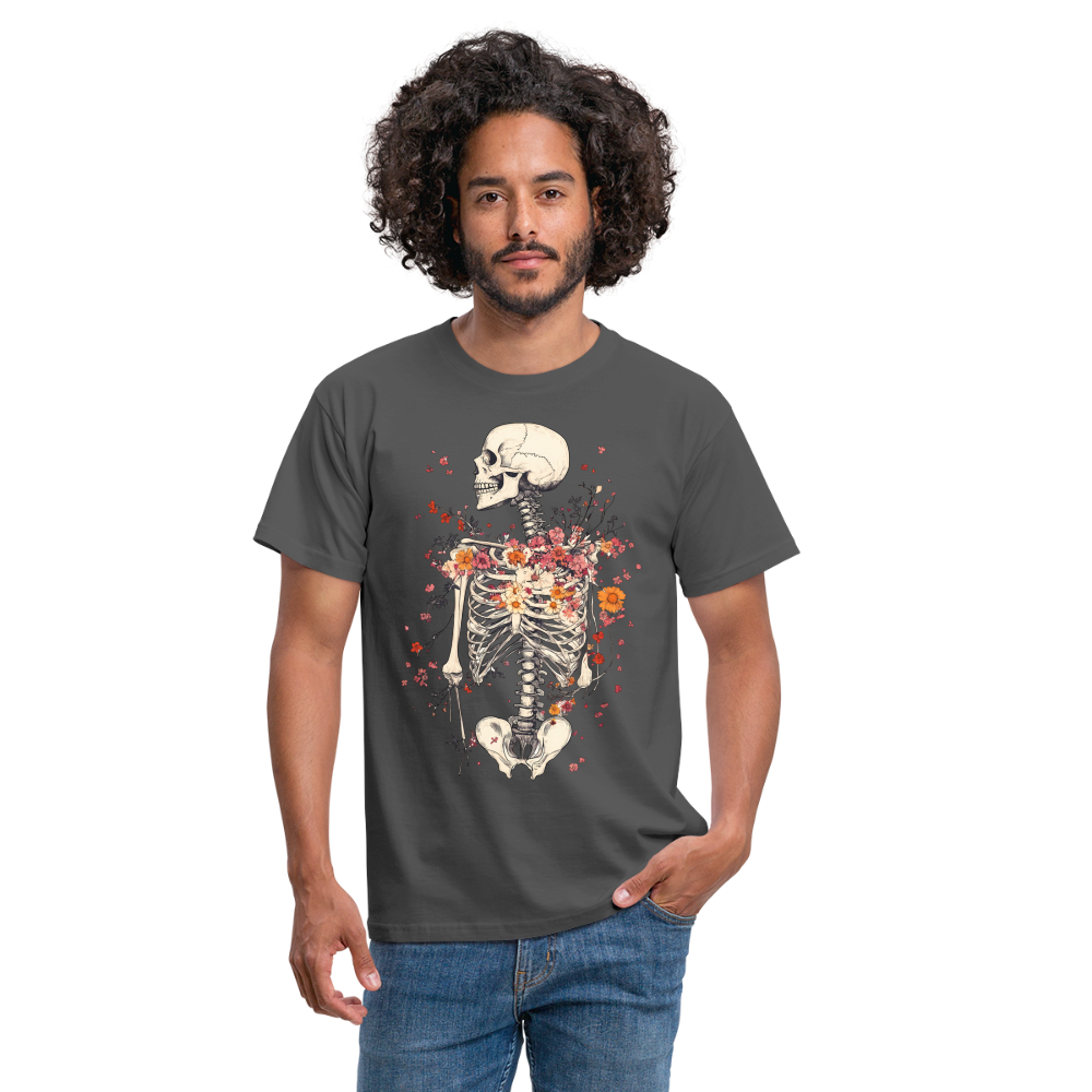 Skelett mit zarten Blumen im Boho Look - Männer T-Shirt - Anthrazit