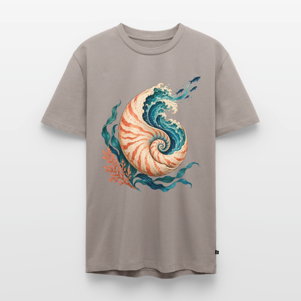 Nautilus Wave – Männer Premium T-Shirt - Taupe