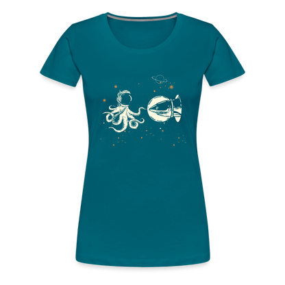 Begegnung zwischen Hai und Oktopus im Weltall - Frauen Premium T-Shirts - by Artful Alchemist