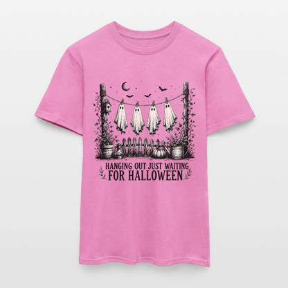 Hanging Out Just Waiting For Halloween - Männer T-Shirt - by Artful Alchemist