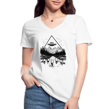 Katzen die in Richtung UFO laufen - Klassisches Frauen-T-Shirt mit V-Ausschnitt - by Artful Alchemist