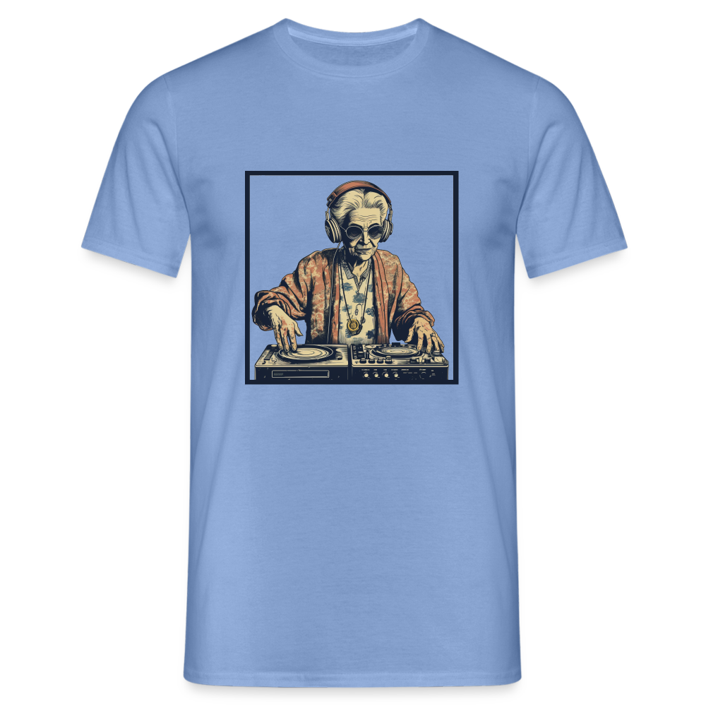 Coole alte Lady als DJane mit Kopfhörern - Männer T-Shirt - carolina blue