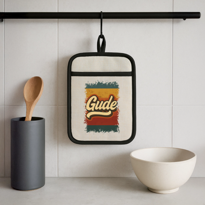 „Gude“ – Retro Look aus Hessen - Topflappen mit Gummirückseite - by Artful Alchemist