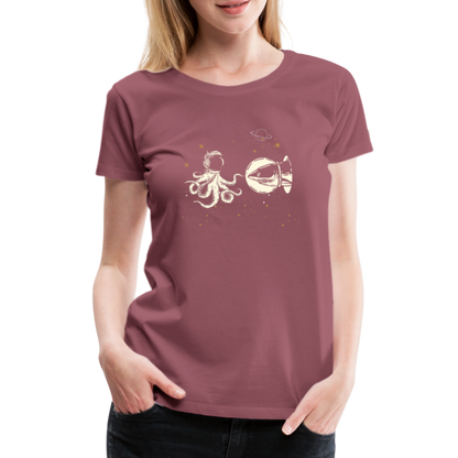 Begegnung zwischen Hai und Oktopus im Weltall - Frauen Premium T-Shirts - by Artful Alchemist