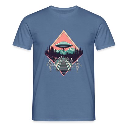 Retro UFO 80er Jahre Motiv - Surreale Skelette und Rolltreppe Richtung UFO - Männer T-Shirt - by Artful Alchemist