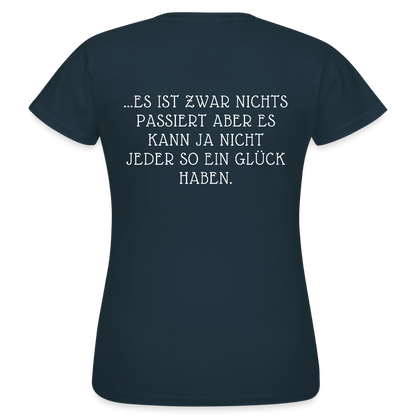 „Heute gedenken wir der Menschen…“ – mit Rückseite: „…es ist zwar nichts passiert“ - Frauen Shirt - by Artful Alchemist