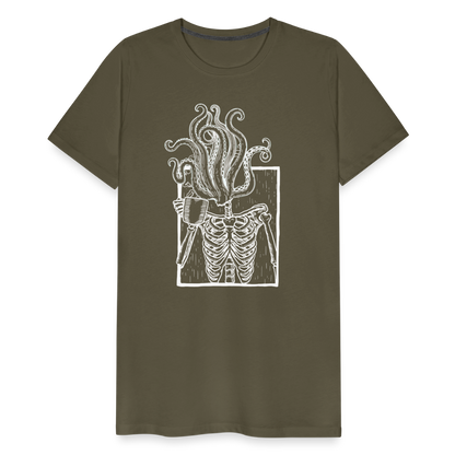 Kaffee trinkendes Skelett mit Tentakel Kopf - Männer Premium T-Shirt - by Artful Alchemist