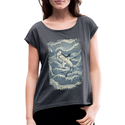 Vintage Hammerhai im japanischen inspirierten Tattoo Stil - Frauen T-Shirt mit gerollten Ärmeln - by Artful Alchemist