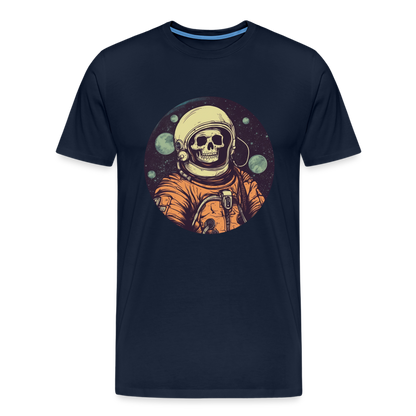 Gruseliges Skelett als Astronaut - Männer Premium T-Shirt - by Artful Alchemist