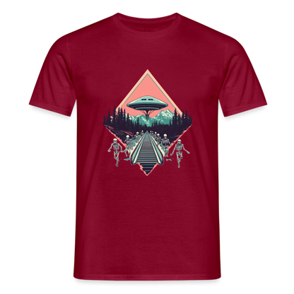 Retro UFO 80er Jahre Motiv - Surreale Skelette und Rolltreppe Richtung UFO - Männer T-Shirt - by Artful Alchemist