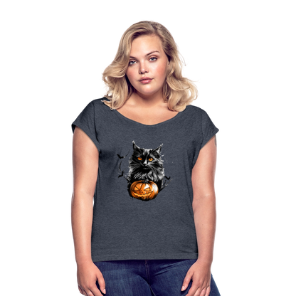 Schwarze Katze mit Halloween Kürbis - Frauen T-Shirt mit gerollten Ärmeln - by Artful Alchemist