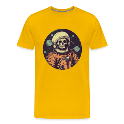 Gruseliges Skelett als Astronaut - Männer Premium T-Shirt - by Artful Alchemist