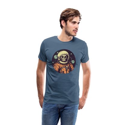 Gruseliges Skelett als Astronaut - Männer Premium T-Shirt - by Artful Alchemist