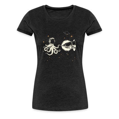 Begegnung zwischen Hai und Oktopus im Weltall - Frauen Premium T-Shirts - by Artful Alchemist