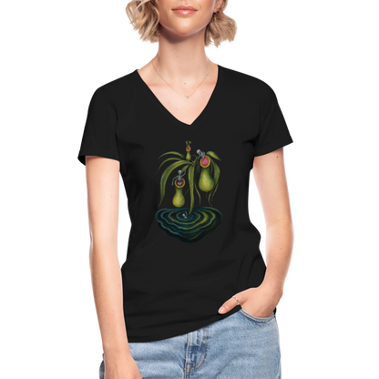 Flora Mortis - Kannenpflanze mit Skeletten - Klassisches Frauen-T-Shirt mit V-Ausschnitt - by Artful Alchemist
