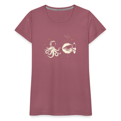 Begegnung zwischen Hai und Oktopus im Weltall - Frauen Premium T-Shirts - by Artful Alchemist