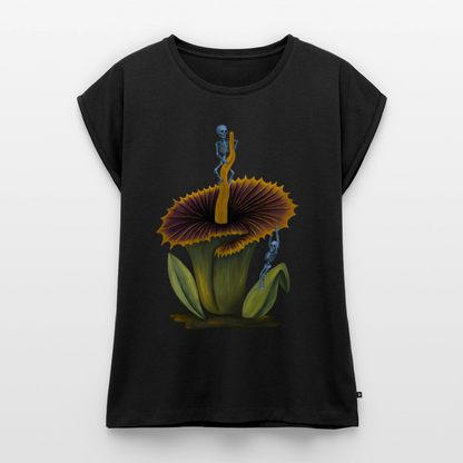 Flora Mortis - Titanwurz Pflanze mit Skeletten - Frauen T-Shirt mit gerollten Ärmeln - by Artful Alchemist